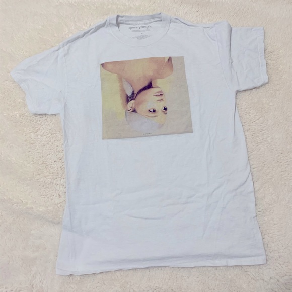 Ariana Grande Sweetener T-Shirt! - Picture 1 of 2